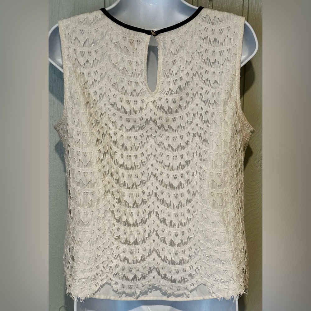 Vince Camuto Cream and Black Lace Top - Picture 6 of 6